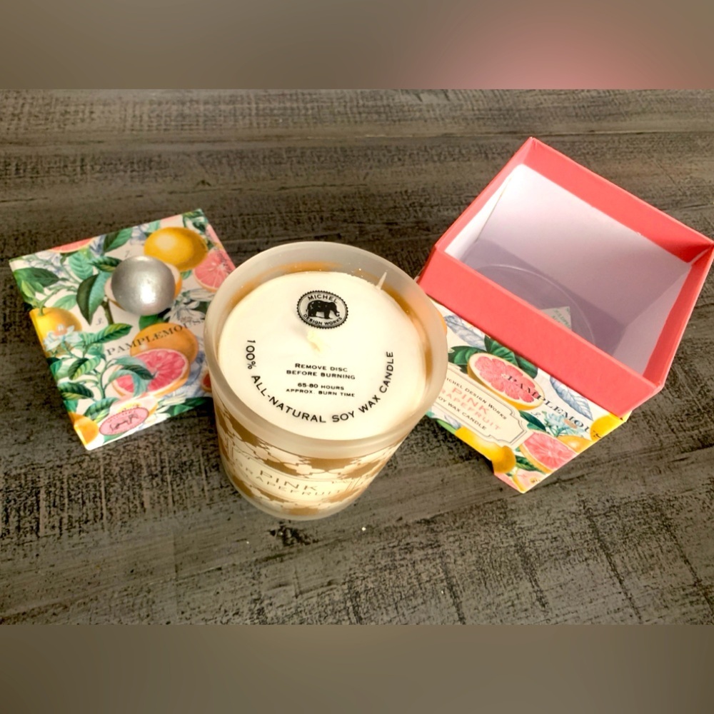Michel Design Works Grapefruit Soy Candle. In a beautiful gift box. NIB